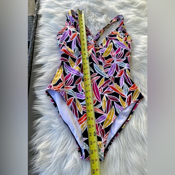 BCBG Paris Women's Adjustable Keyhole One Piece Swimsuit Sz Small. - Picture 5 of 12